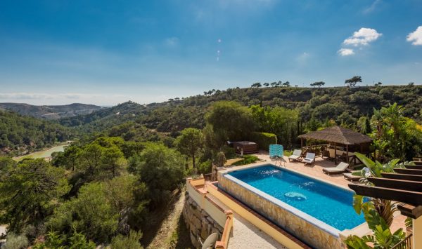 A countryside lifestyle in Andalucía—just ten minutes from the sea