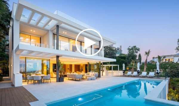 New Video - Incredible 5-bedroom modern villa with impressive amenities in La Quinta - Benahavis