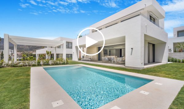 Neue Video - Spektakuläre moderne 6 Schlafzimmer Villa mit Meerblikc in La Finca de Marbella - Marbella Ost