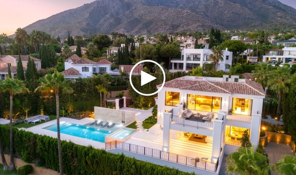 Neue Video - Luxuriöse Eleganz: Exquisite 6-Schlafzimmer-Residenz mit Panoramablick auf das Meer in Sierra Blanca – Goldene Meile